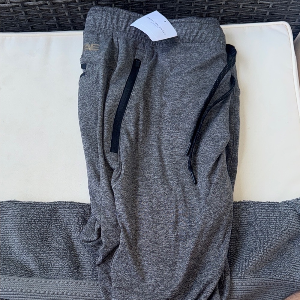 AEO Men’s Gray Jogger Pants with Black Accents
